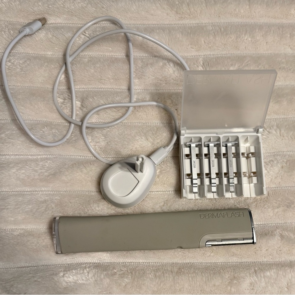 Dermaflash Luxe+ Exfoliating Device